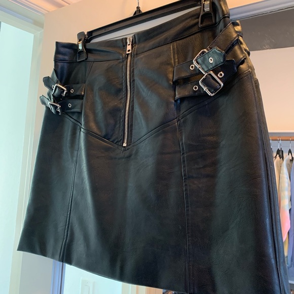Black “leather” skirt with silver buckling - Picture 2 of 6